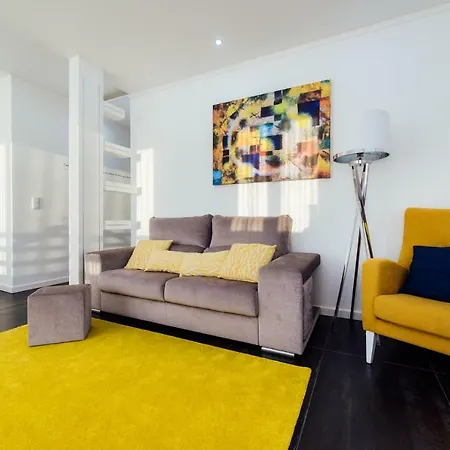 T4 Luis Apartment