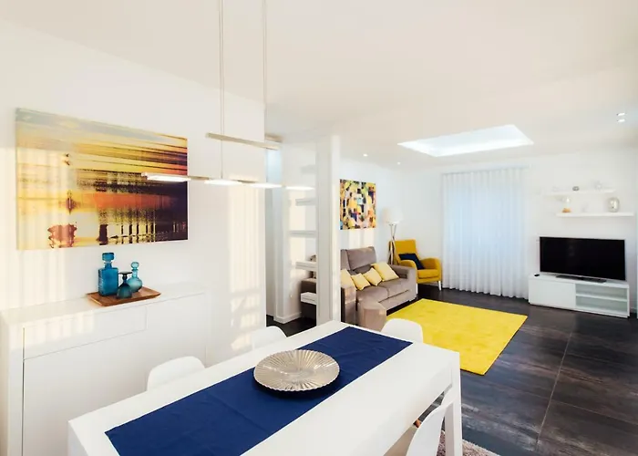 T4 Luis Apartment